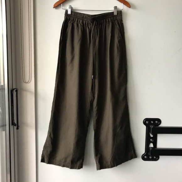Aritzia Pants - Community Wide Leg Crops - S